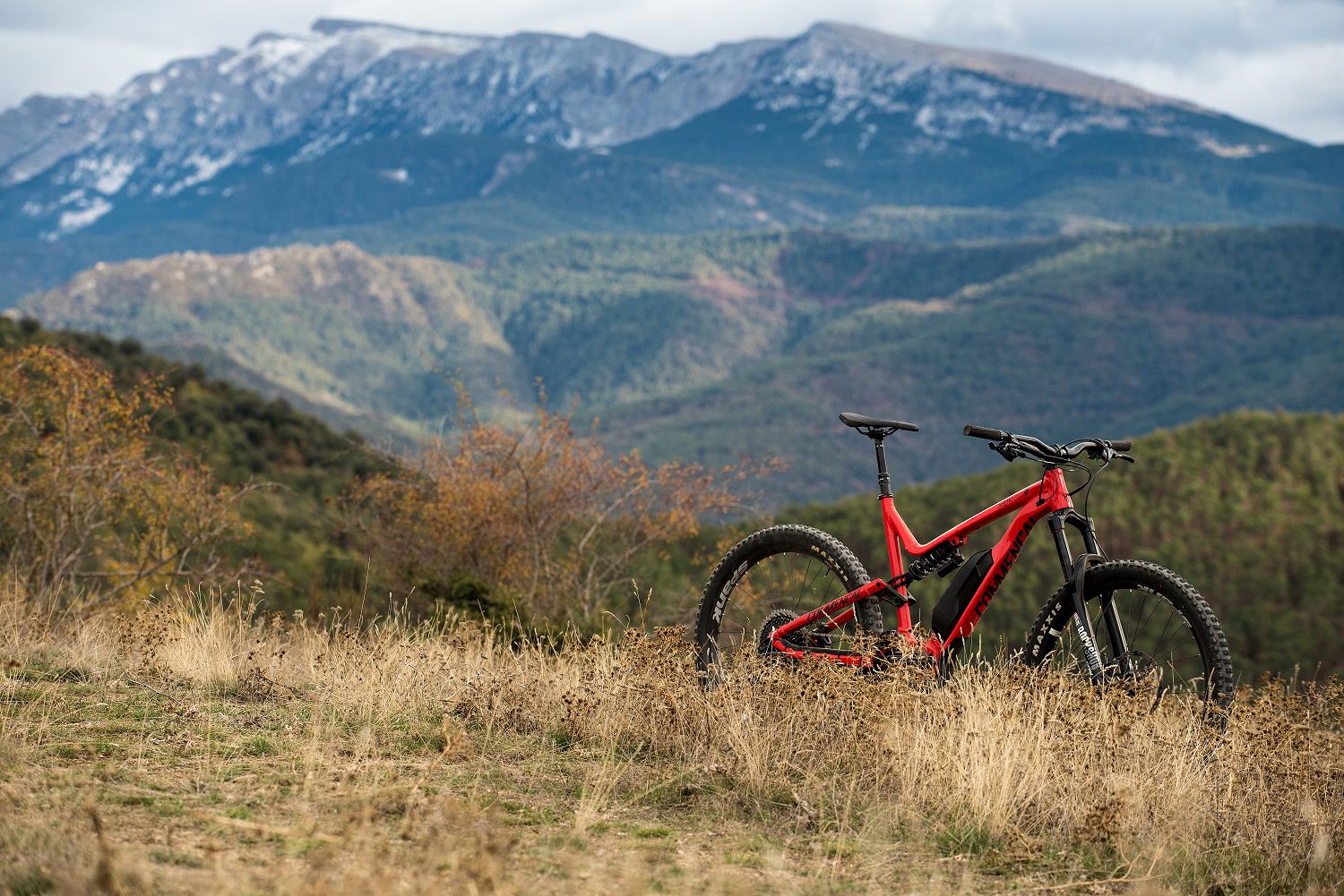 E-Bike Commencal in den Bergen