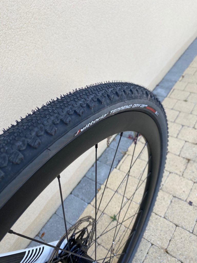 test_pneu-gravel-vittoria_terreno_dry