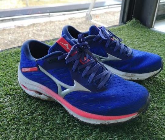 mizuno-Wave-Rider-1