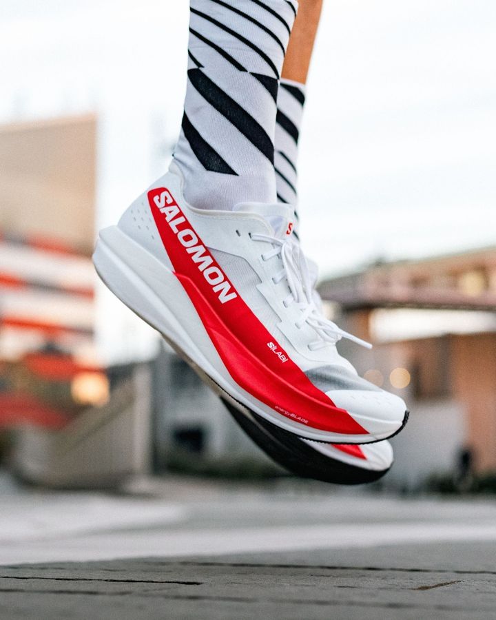 Saut avec les Salomon S/Lab Phantasm 2, lors de leur test