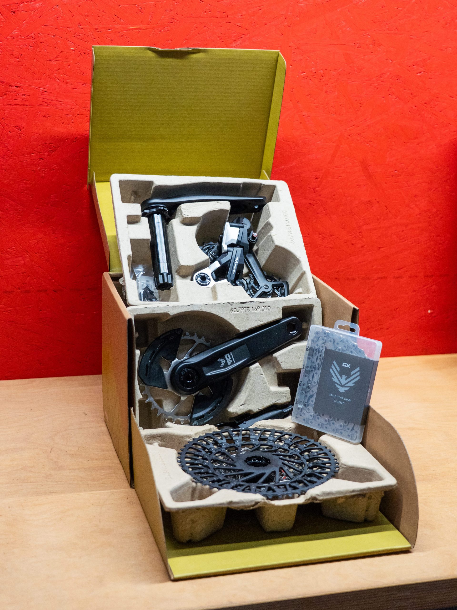 L'ensemble du groupe Sram Eagl 90 dans son emballage avant le montage pour le test