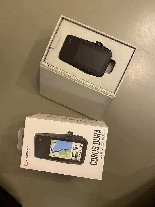 Unboxing du Coros Dura pour notre test