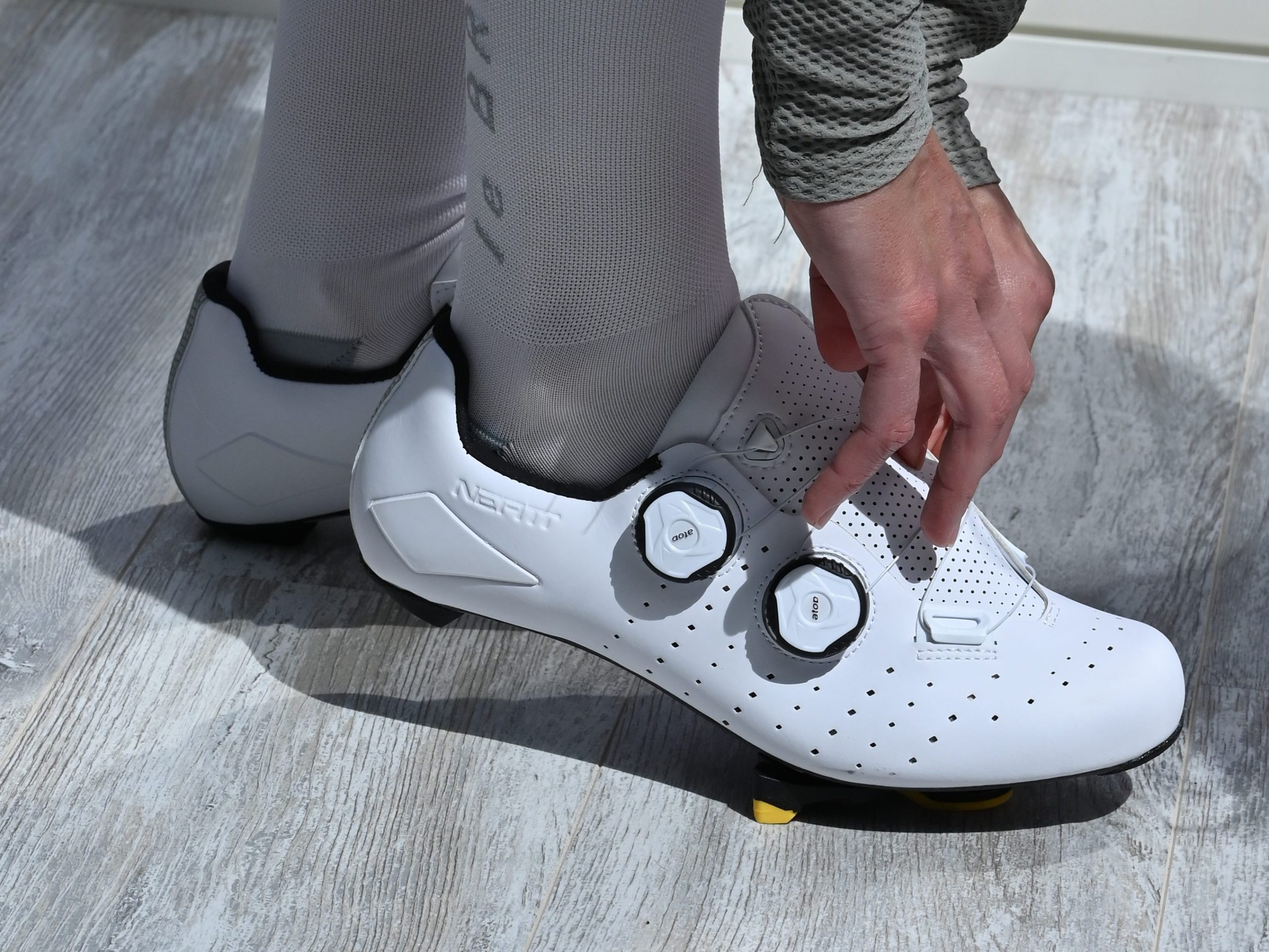 Test des chaussures de vélo route NEATT Asphalte Elite Carbone blanche