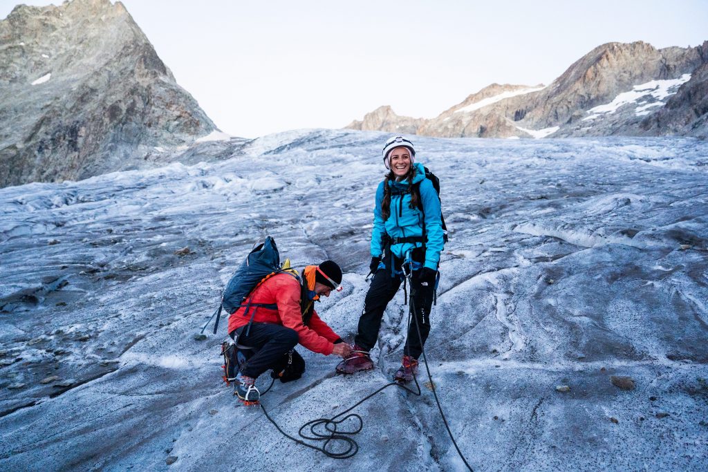 Photo illustant l'usage du système des 3 couches en alpinisme
