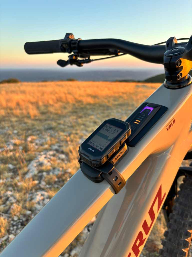 Garmin Edge MTB fixé sur le VTT électrique de monsieur Clavicule pour son deuxième test 