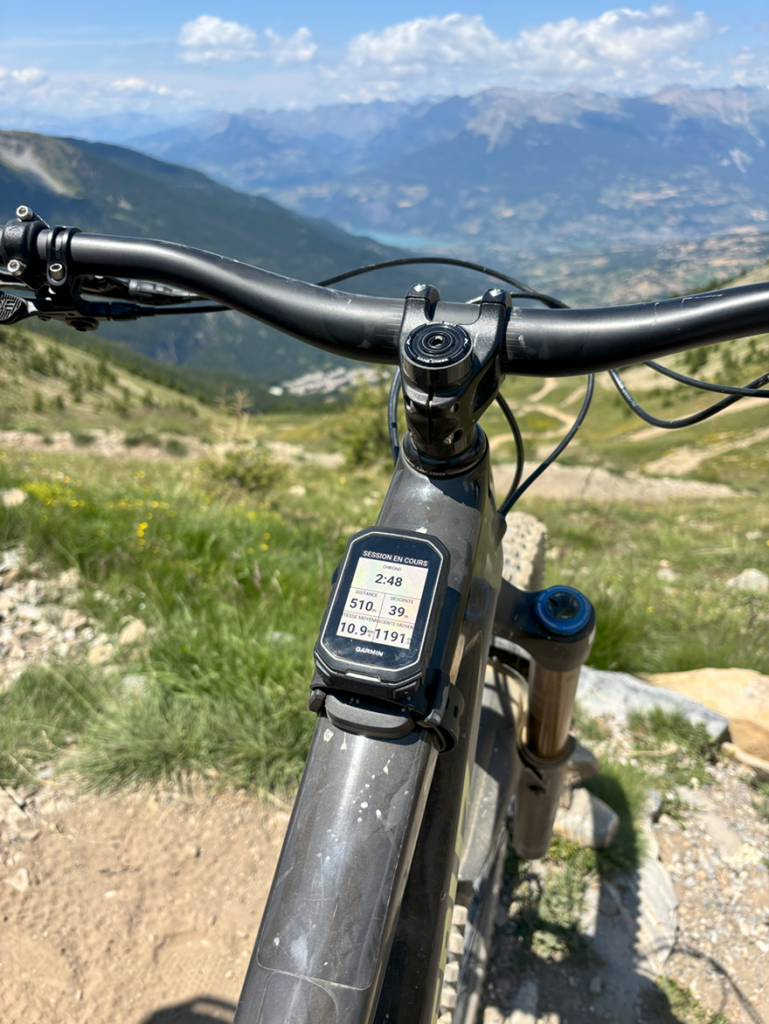 Garmin Edge MTB fixé sur le VTT de monsieur Clavicule pour son premier test