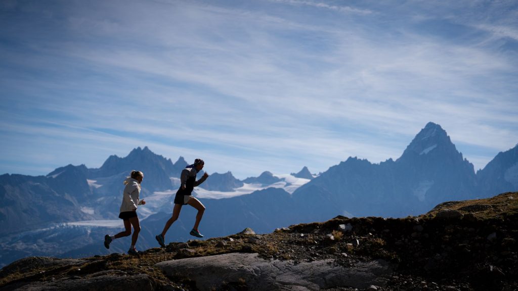 Traileurs à Chamonix en tenue Merino de Craft