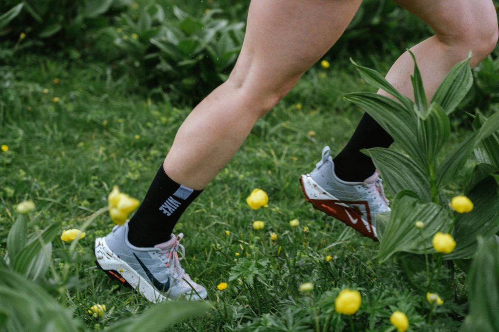 Traileur avec chaussures de trail Nike